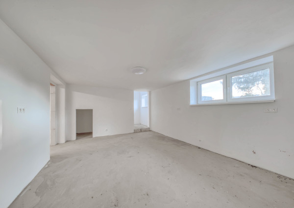 Na predaj rodinný dom s garážou v obci Šoporňa – štandard je zahrnutý v cene