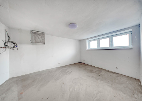 Na predaj rodinný dom s garážou v obci Šoporňa – štandard je zahrnutý v cene