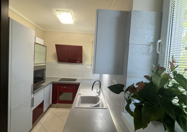 Na prenájom mestský, slnečný 3izb byt v centre Trenčína.