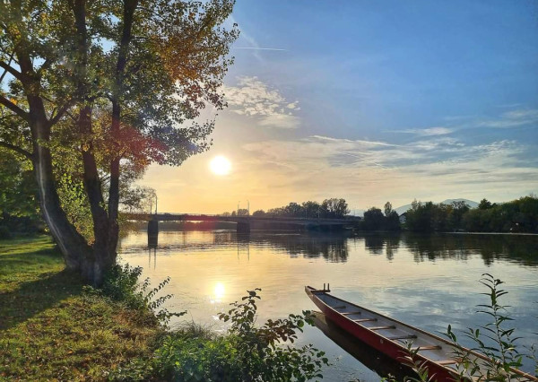 Na prenájom mestský, slnečný 3izb byt v centre Trenčína.