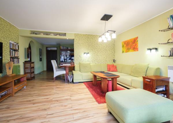 Na predaj priestranný rodinný dom s bazénom a rozsiahlym pozemkom v Bretejovciach