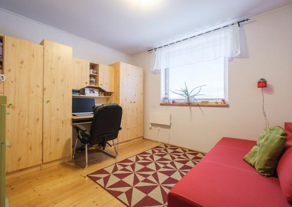 Na predaj priestranný rodinný dom s bazénom a rozsiahlym pozemkom v Bretejovciach