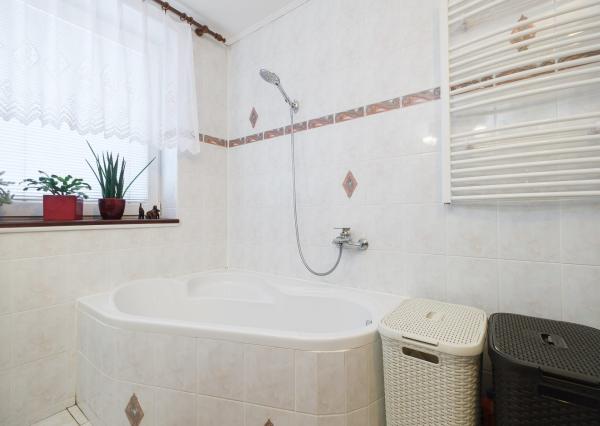 Na predaj priestranný rodinný dom s bazénom a rozsiahlym pozemkom v Bretejovciach