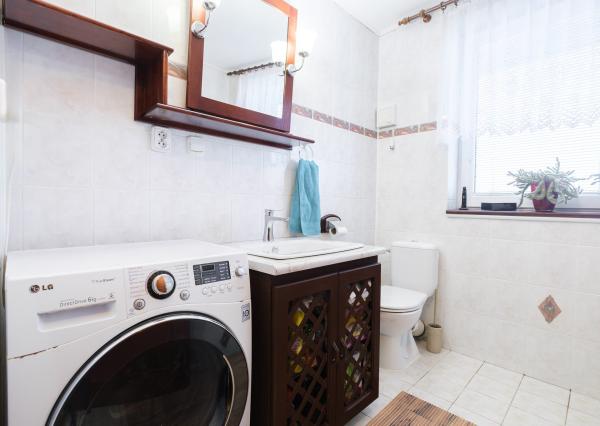 Na predaj priestranný rodinný dom s bazénom a rozsiahlym pozemkom v Bretejovciach