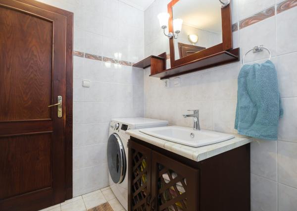 Na predaj priestranný rodinný dom s bazénom a rozsiahlym pozemkom v Bretejovciach