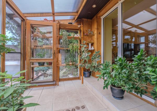 Na predaj priestranný rodinný dom s bazénom a rozsiahlym pozemkom v Bretejovciach