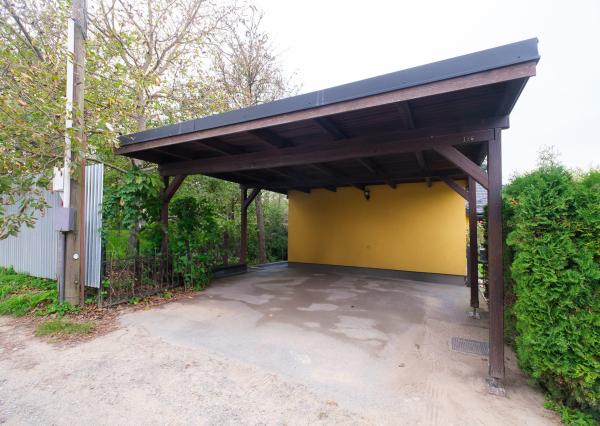 Na predaj priestranný rodinný dom s bazénom a rozsiahlym pozemkom v Bretejovciach