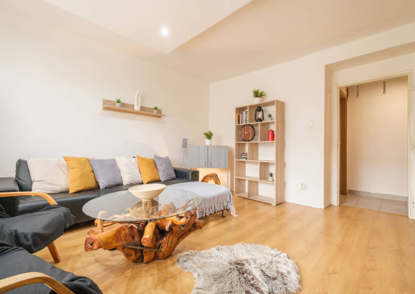 Na predaj slnečný, 3-izbový byt na Študentskej ulici v Snine