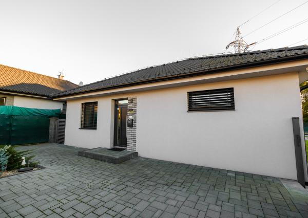 Na predaj novostavba 4-izbového luxusného rodinného domu v obci Dulova Ves – Vlčie doly