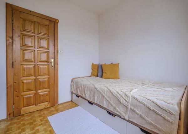 Na predaj slnečný 4-izbový byt na Námestí Kráľovnej pokoja v Prešove