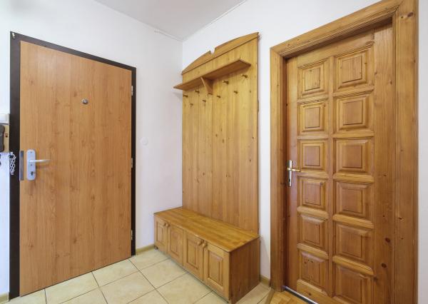 Na predaj slnečný 4-izbový byt na Námestí Kráľovnej pokoja v Prešove