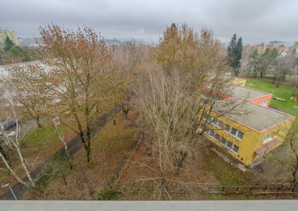 Na predaj slnečný 4-izbový byt na Námestí Kráľovnej pokoja v Prešove