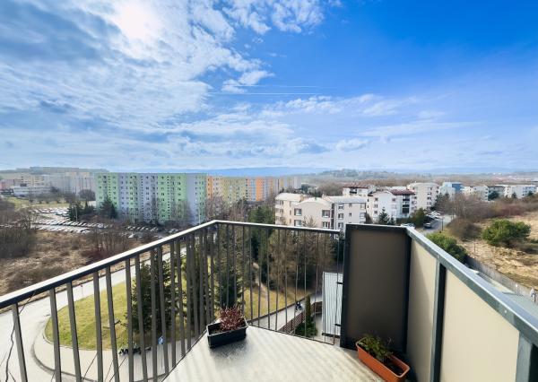 Na prenájom luxusný 2-izbový byt s balkónom a parkovacím státím vo vyhľadávanej lokalite v Prešove