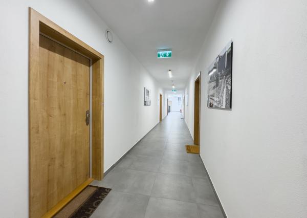 Na prenájom luxusný 2-izbový byt s balkónom a parkovacím státím vo vyhľadávanej lokalite v Prešove