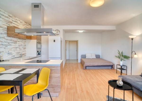 Na predaj priestranný 1-izbový byt v Miloslavove