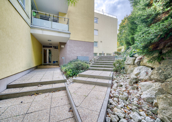 Na predaj 2-izbový byt s priestrannou terasou na Kolibe