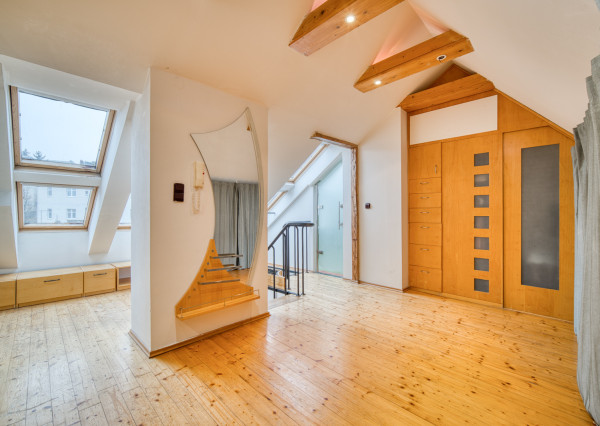 Na predaj netradičný loftový mezonet v srdci Starého Mesta