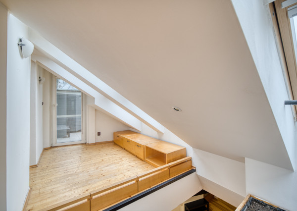 Na predaj netradičný loftový mezonet v srdci Starého Mesta