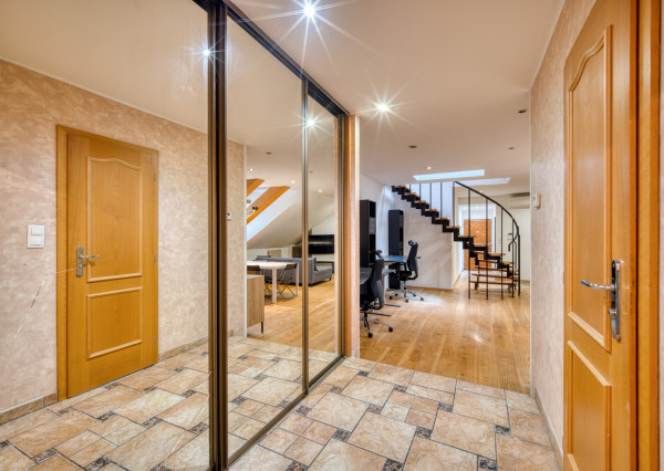 Na predaj netradičný loftový mezonet v srdci Starého Mesta