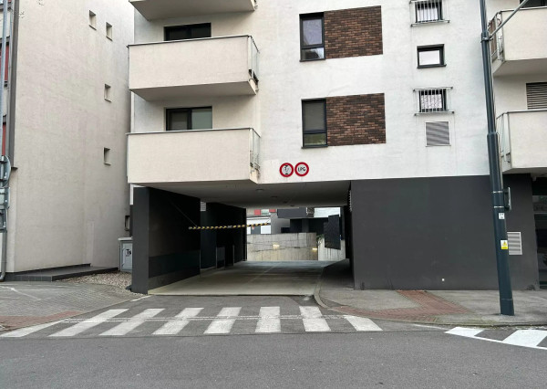 Na prenájom garážové parkovacie státie neďaleko OC Central v Bratislave