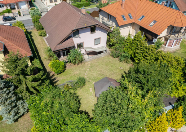 Na predaj poschodová 6-izbová vila v srdci Dunajskej Stredy