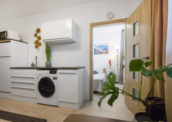 Na predaj investičný 1-izbový  byt Bratislave-Dúbravka