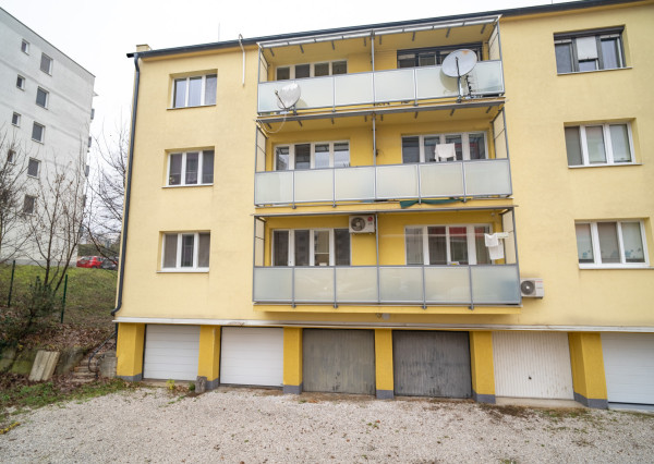 Na prenájom 3-izbový byt s garážou v Nitre - Čermáň