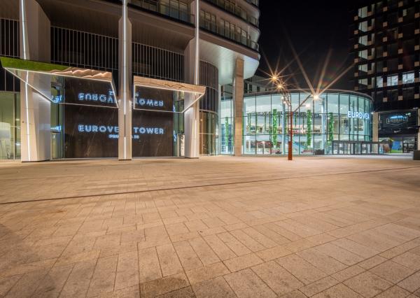 Na prenájom 2-izbový byt so šatníkom v Eurovea Tower – Bratislava