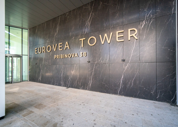Na prenájom 2-izbový byt so šatníkom v Eurovea Tower – Bratislava