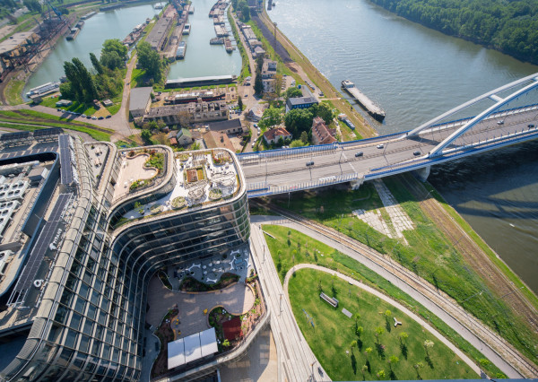 Na prenájom 2-izbový byt so šatníkom v Eurovea Tower – Bratislava
