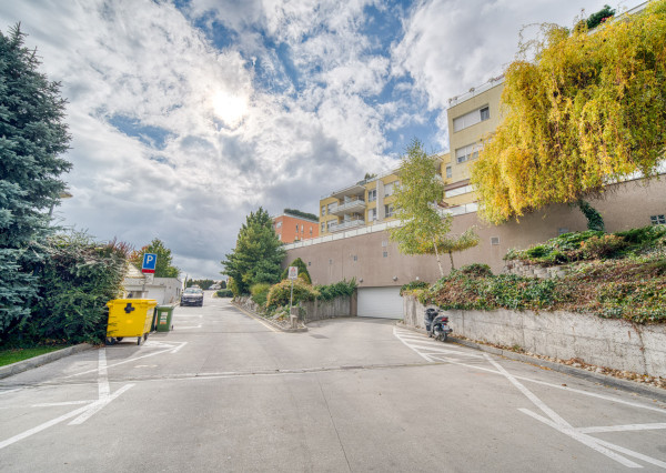 Na predaj 2-izbový byt s veľkolepou terasou na Kolibe