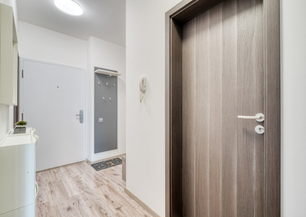 REZERVOVANÉ: Na predaj 2-izbový zariadený byt v novostavbe Bory