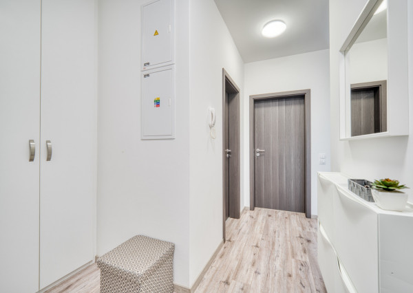 REZERVOVANÉ: Na predaj 2-izbový zariadený byt v novostavbe Bory