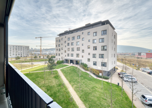 REZERVOVANÉ: Na predaj 2-izbový zariadený byt v novostavbe Bory