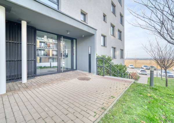 REZERVOVANÉ: Na predaj 2-izbový zariadený byt v novostavbe Bory