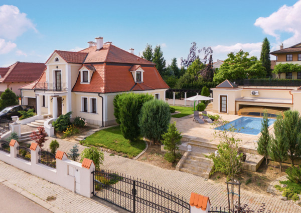 Na predaj nadštandardný rodinný dom s bazénom, Soblahov