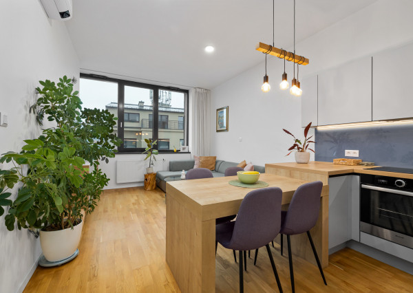 Na predaj 2-izbový slnečný byt v Starom meste s garážovým parkovaním