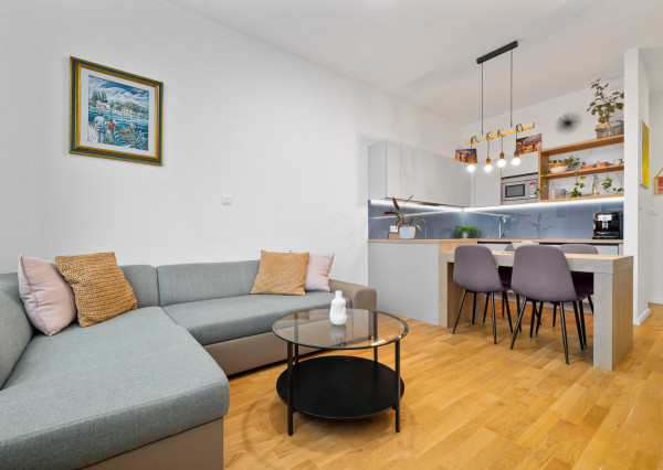 Na predaj 2-izbový slnečný byt v Starom meste s garážovým parkovaním