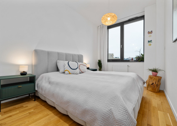 Na predaj 2-izbový slnečný byt v Starom meste s garážovým parkovaním