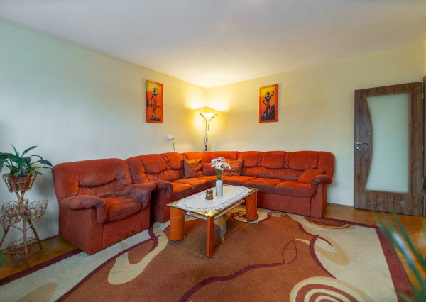 Nová znížená cena! Na predaj 5-izbový rodinný dom s veľkou záhradou v Novej Vsi nad Váhom