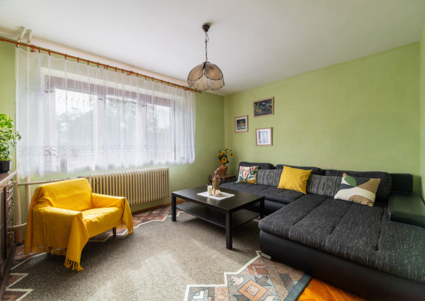 Nová znížená cena! Na predaj 5-izbový rodinný dom s veľkou záhradou v Novej Vsi nad Váhom