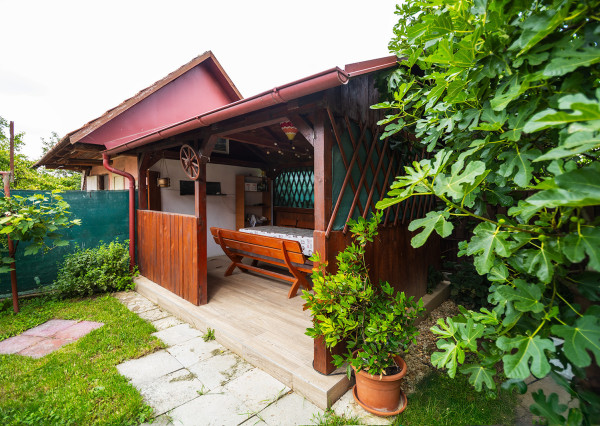 Nová znížená cena! Na predaj 5-izbový rodinný dom s veľkou záhradou v Novej Vsi nad Váhom