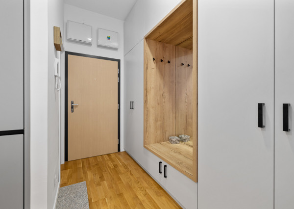 Na predaj 2-izbový slnečný byt v Starom meste s garážovým parkovaním