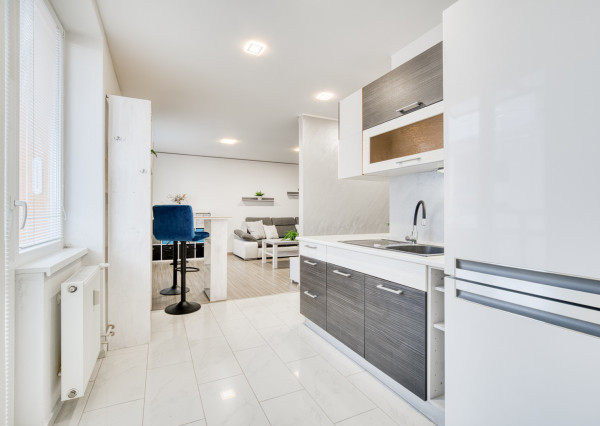 Na prenájom kompletne zariadený 2-izbový byt v centre Malaciek