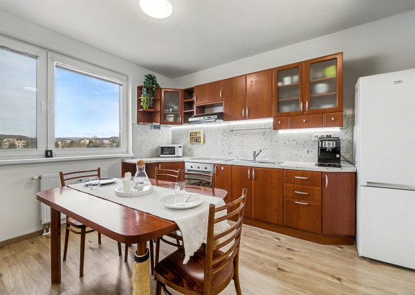 REZERVOVANÉ: Na predaj moderný 2-izbový byt na Zlatovskej ulici v Trenčíne