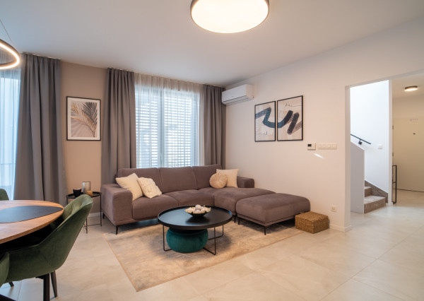 Na prenájom štýlový 3-izbový mezonet v historickom centre Trnavy