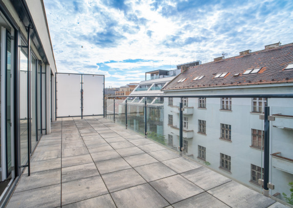 Na prenájom exkluzívny 2-izbový byt s terasou v centre Bratislavy