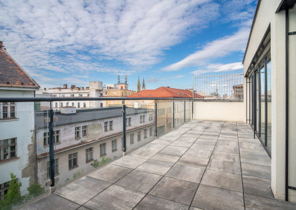 Na prenájom exkluzívny 2-izbový byt s terasou v centre Bratislavy