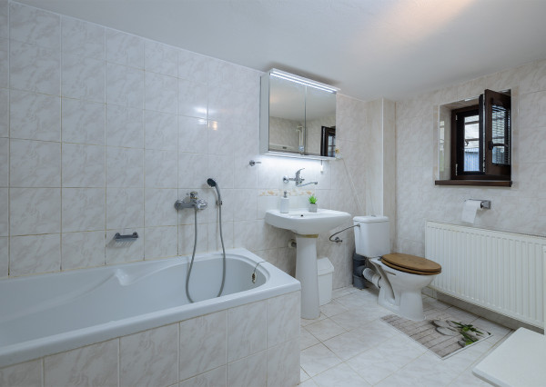 Na predaj 2-generačný rodinný dom v obci Zámutov