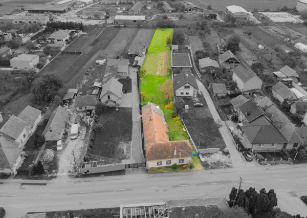 Na predaj rodinný dom so slnečným pozemkom-Veľké Chlievany